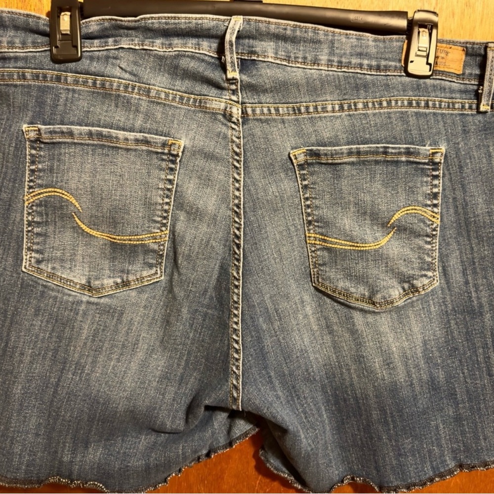 Lot of 4 Pairs of Women’s Denim Shorts Size 20 - Picture 6 of 15